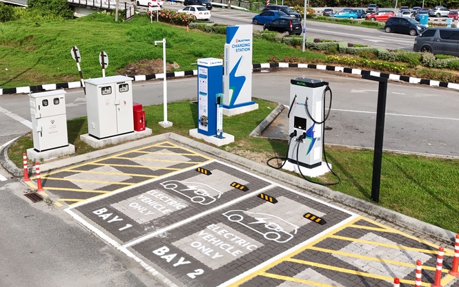 TNB Electron turns on 240kW DC Charger at Medan Peserai Batu Pahat