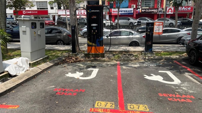 JomCharge x DBKL turn on new 100kW DC Charger at Kuchai lama
