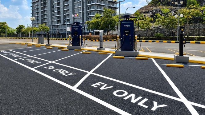 ChargEV deploy 6 EV Charge Points at Aeon Mall Taiping