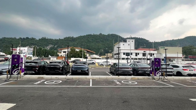Image from: Gentari在怡保江沙路BYD店部署240kW和180kW直流充电桩