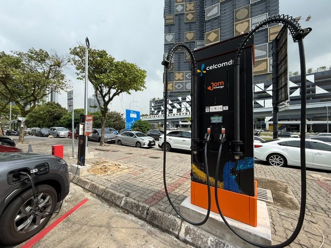 JomCharge x DBKL turns on EV Chargers at Cheras Q House