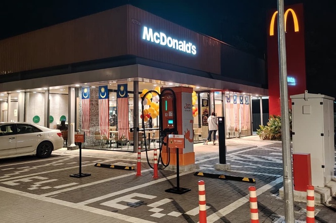 JomCharge turns on 200kW DC Charger at McDonald’s Yong Peng