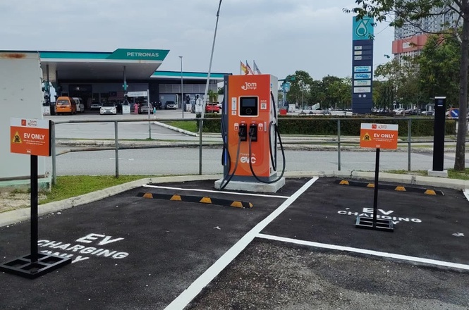 JomCharge turns on 120kW DC Charger at McDonald’s Eco Majestic in Semenyih