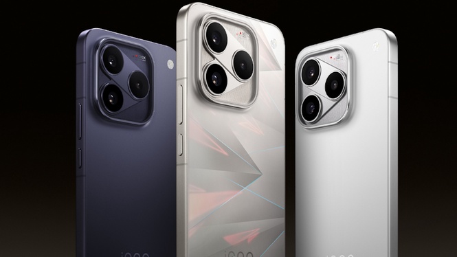 iQOO 16 launched with Snapdragon 8 Elite Extreme Gen 6 chipset, 165Hz refresh rate and 8,400mAh battery
