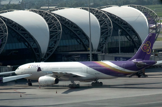 Air steward arrested in Australia on suspicion of importing heroin after tote bags searched