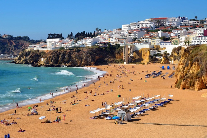 Body found in search for Briton who vanished while swimming in tourist hotspot