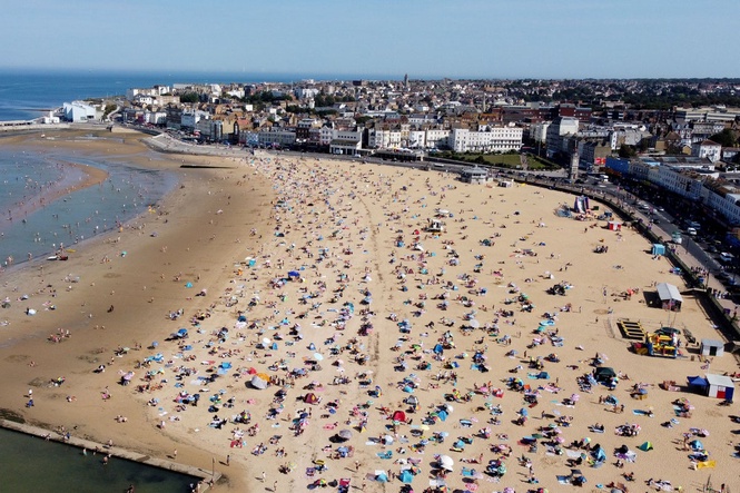 Hosepipe ban for hundreds of thousands more Brits amid record temperatures