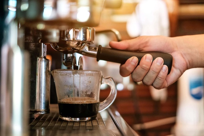UK service sector growth bounces back to three-month high