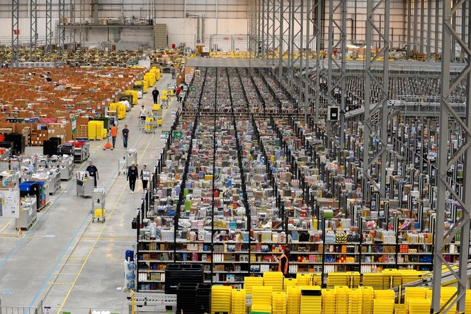 Amazon increases starting salary to £31,408 as 70,000 UK staff get pay rise