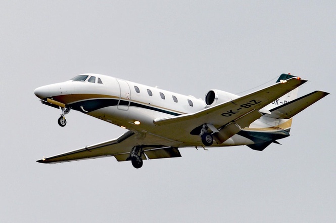 Private jet travel should be restricted amid fuel shortage fears, majority of Brits say
