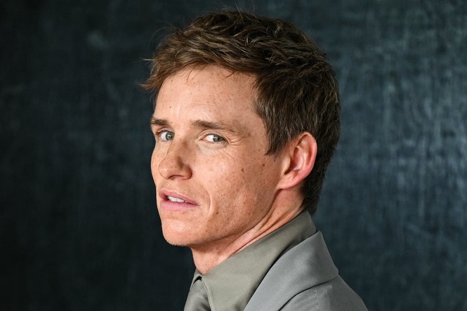 Oscar-winner Eddie Redmayne hit with fine for London speeding offence