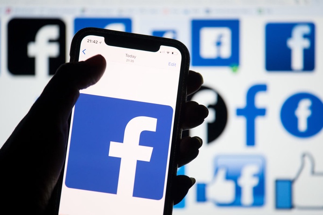 Facebook and Messenger go down as users report major outage