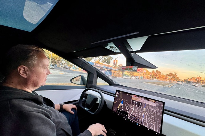 Tesla wants to add 5,000 robotaxis to Las Vegas streets