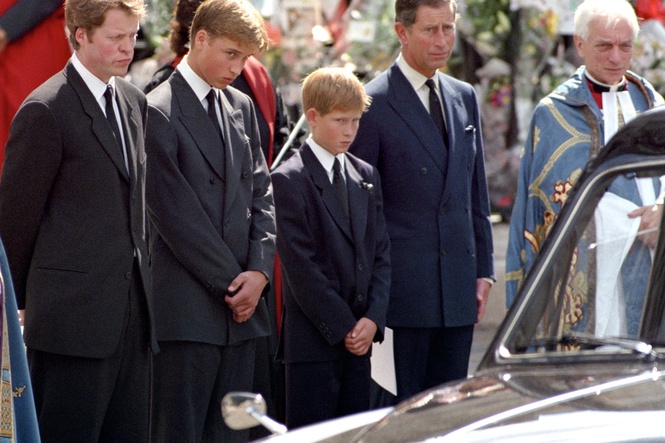 Earl Spencer gives his opinion on Prince Harry bringing family back to UK