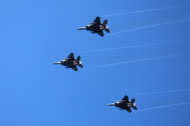 Pilot’s mid-flight selfie blamed for South Korean fighter jet collision