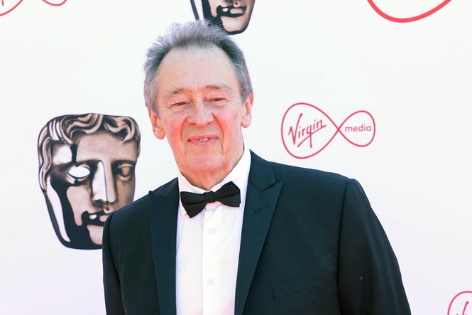 Public urged to be 'super vigilant' after Paul Whitehouse mugged in London