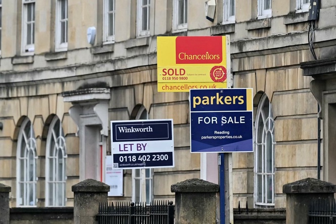 UK home sales plunge by 41% year-on-year with one factor blamed for ‘distorting’ market
