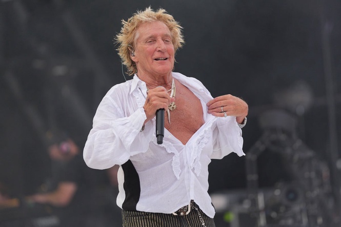 Rod Stewart sends message to fans after pulling out of California gig on medical grounds
