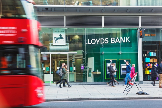 Lloyds admits thousands more customers’ data exposed in IT glitch