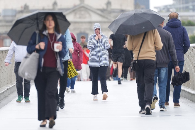 Cold front moves across UK as forecasters warn of hail and thunder