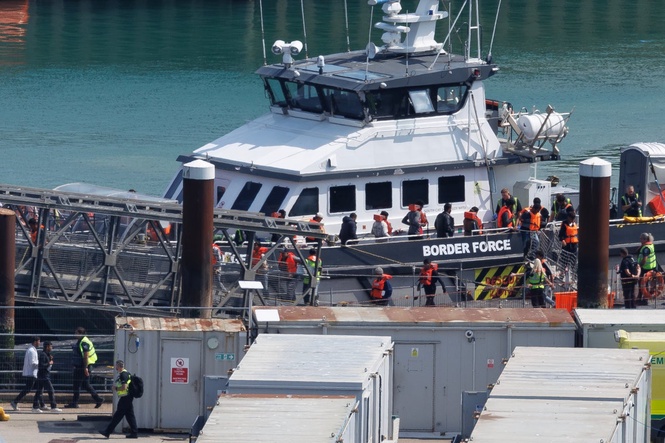 AI facial recognition to estimate age of asylum seekers posing as children