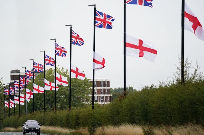 Oxfordshire Council seeks to ban England flags from street lampposts