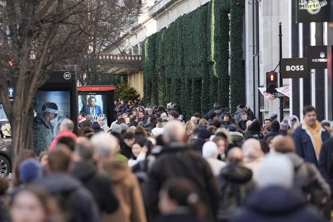 Net migration to UK fell to lowest point since Covid – but half of Britons still think it’s rising