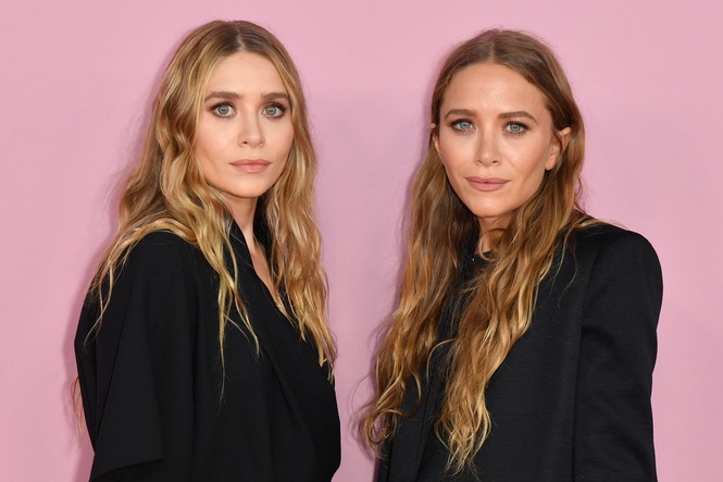 Olsen twins pictured in new public appearance at family wedding