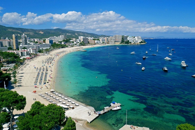 Brits warned summer holidays ‘at risk’ due to Iran war jet fuel crisis