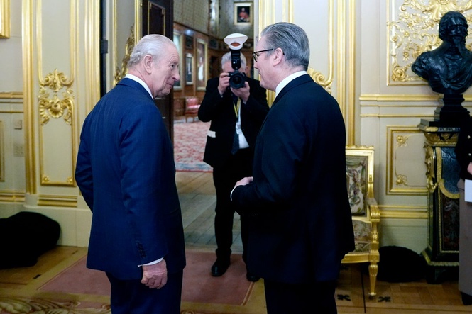 Starmer issues verdict on King’s US state visit as Trump labelled a ‘gangster’