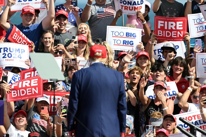 Trump plunges to 33 percent approval with midterm elections looming