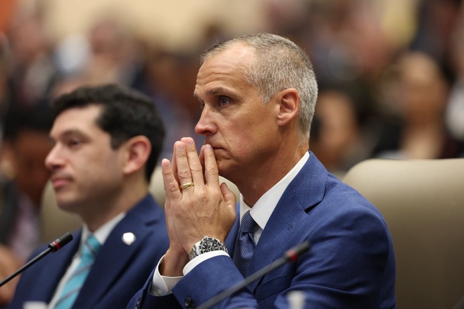 DHS contractors were told they had to pay Corey Lewandowski in contracting process: report