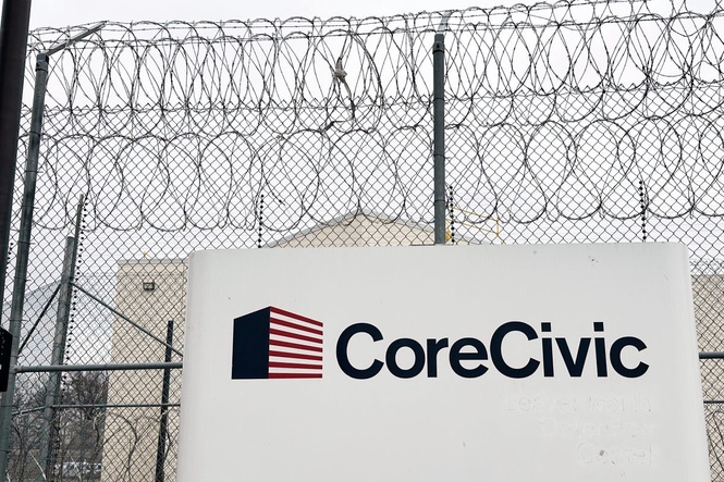 Private prison giant gets $1.5 billion from DHS, keeps running ICE centers