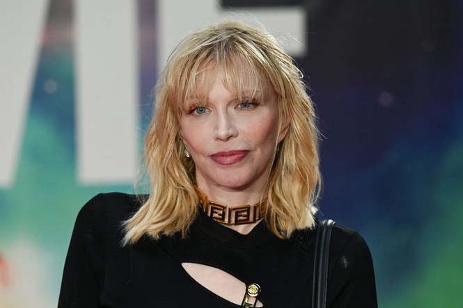 Courtney Love urges Dave Grohl to publicly squash their years-long feud: ‘Be man enough to man up’