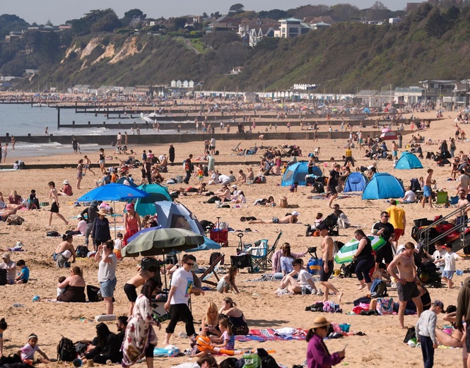 UK weather: Temperatures to rise again as Met Office says ‘super El Niño’ is brewing