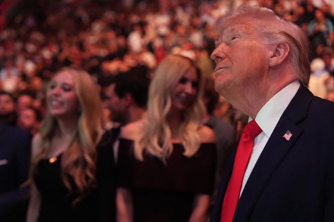 Trump takes the spotlight at UFC 327 in Miami, greeting Rogan and Rubio