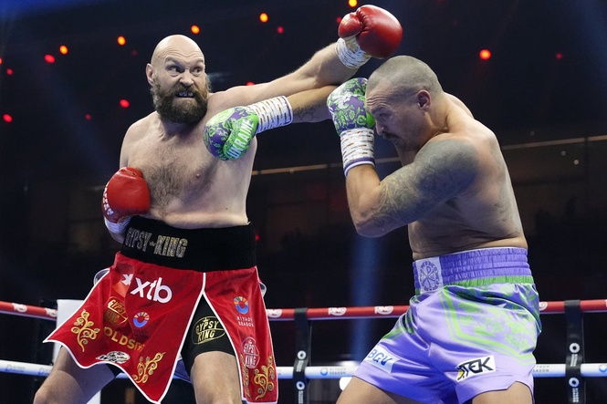 Oleksandr Usyk’s trainer responds to Tyson Fury call-out as Anthony Joshua talks stall