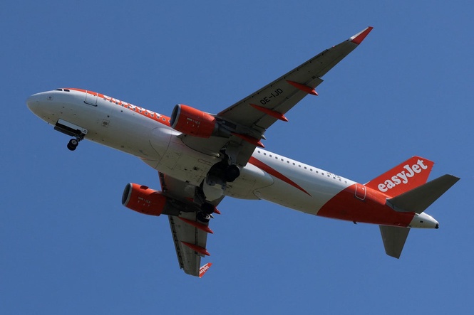 More than 100 easyJet passengers stranded in Italy after European border system chaos