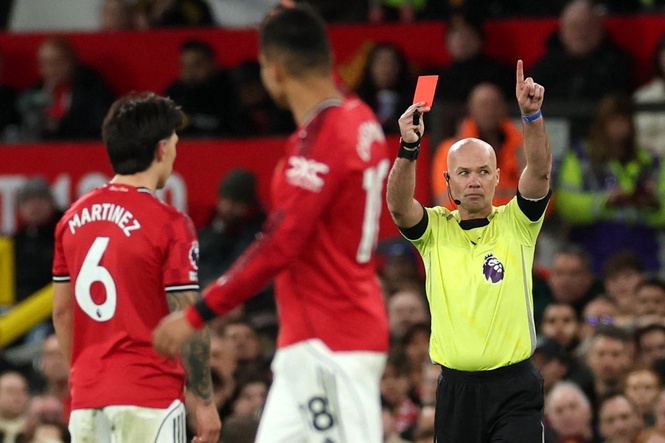 The bizarre reason for Lisandro Martinez’s red card against Leeds