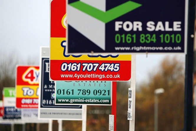 UK house sales plunge by 41% year-on-year with one factor blamed for ‘distorting’ market