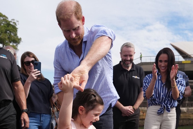 Harry dances with Australian girl before sailing around Sydney Harbour