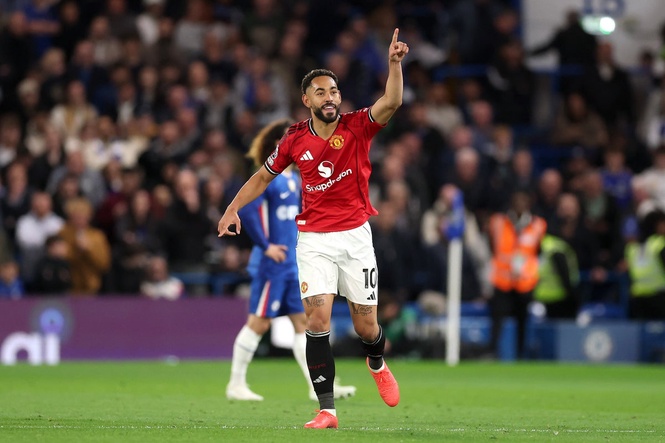 Chelsea vs Manchester United LIVE: Matheus Cunha scores decisive goal as Red Devils win tight clash