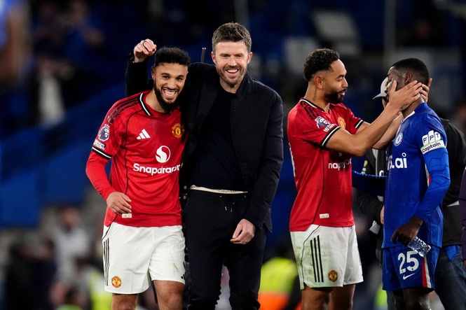 Michael Carrick revels in Manchester United’s hard-fought win at Chelsea