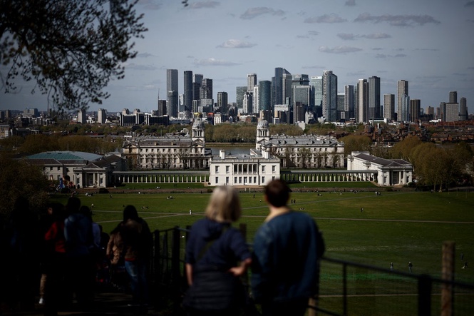 Forecasters say UK will bask in warm and sunny weather all week