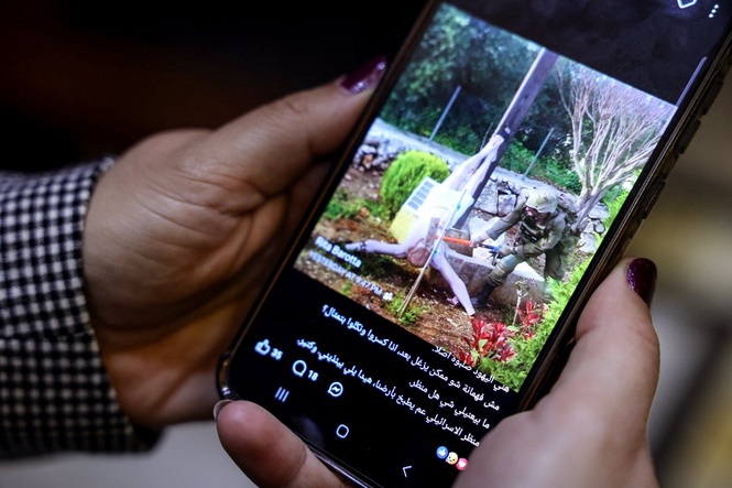 Bulletin world briefing: Why a picture of an Israeli soldier sparked outrage and an IDF apology