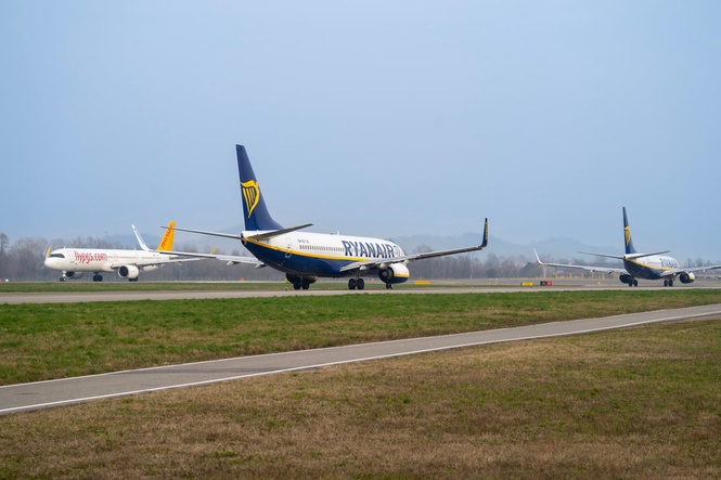 Ryanair flight leaves passengers behind due to passport control chaos