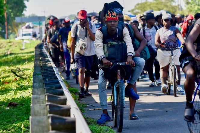 Migrant caravan leaves southern Mexican city but many are no longer aiming for the US border