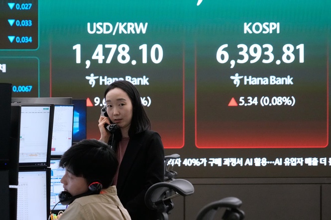 Oil prices hold near $100 as Trump extends Iran ceasefire but keeps blockade in place