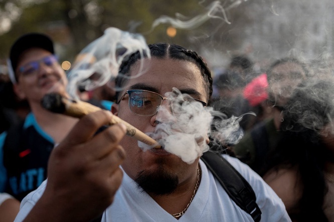 Trump teams tells agencies to prepare for loosening federal restrictions on marijuana