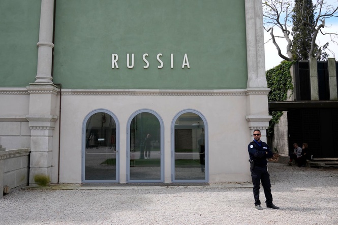 Venice Biennale’s international jury resigns amid dispute over Russia’s participation